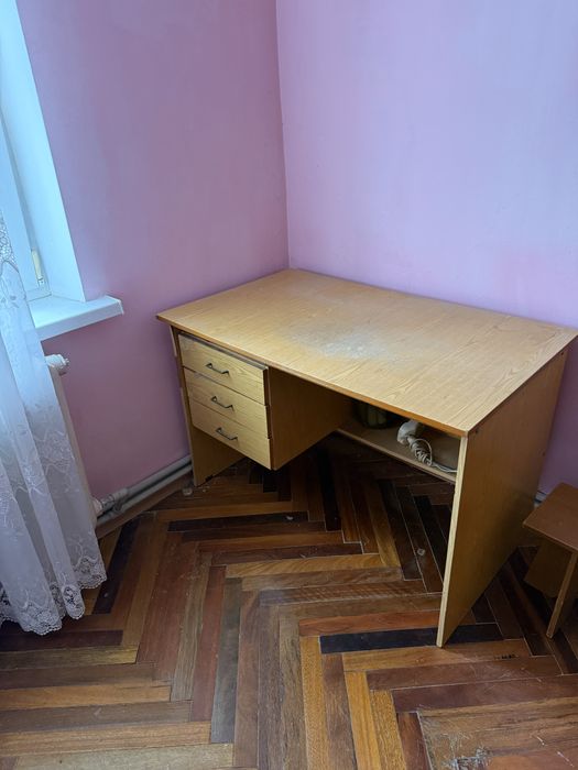 Стіл письмовий з шухлядами