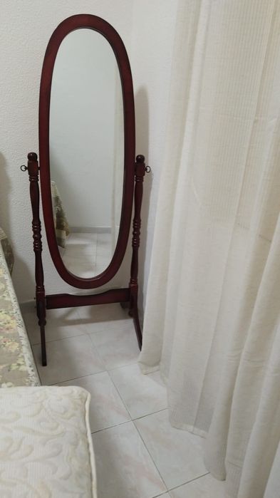 Espelho oval castanho