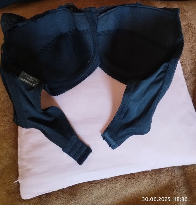 Biustonosz czarny duży