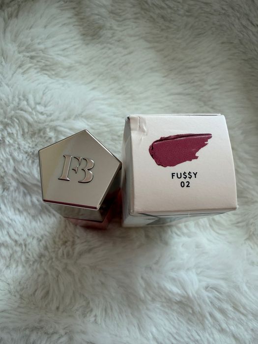 Błyszczyk Fenty Beauty Gloss Bomb w odcieniu Fu$$y