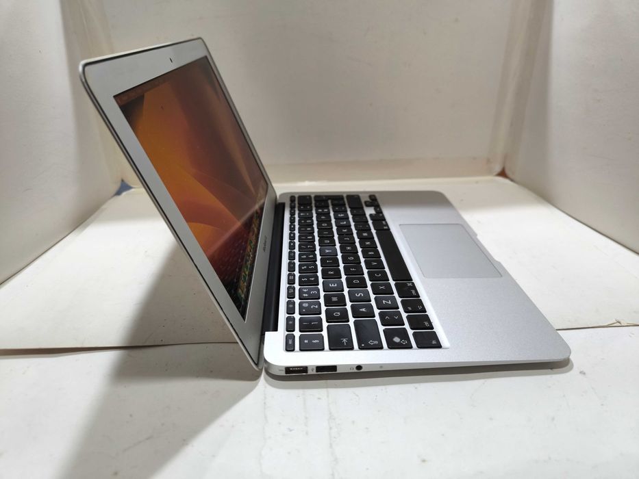 Apple Macbook AIR 11” i5 ssd 256GB