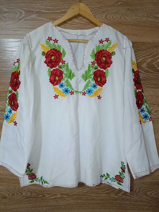 Вишиванка нова з маками на дівчину прибл.164-170 см 46-48р.M-L