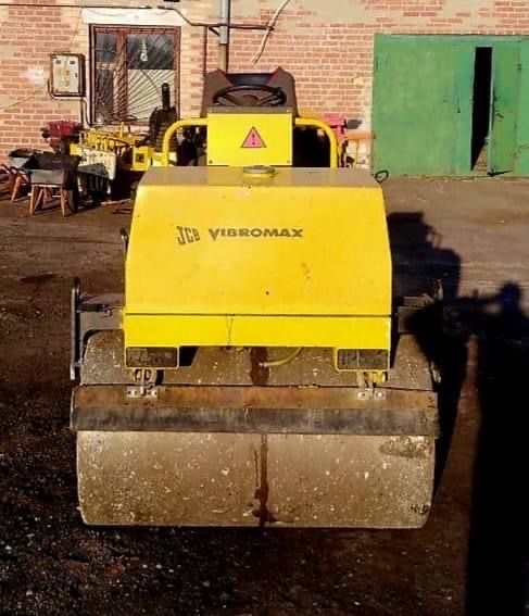 Продам каток Jcb 2006 г 4 тонны вместе с прицепом
