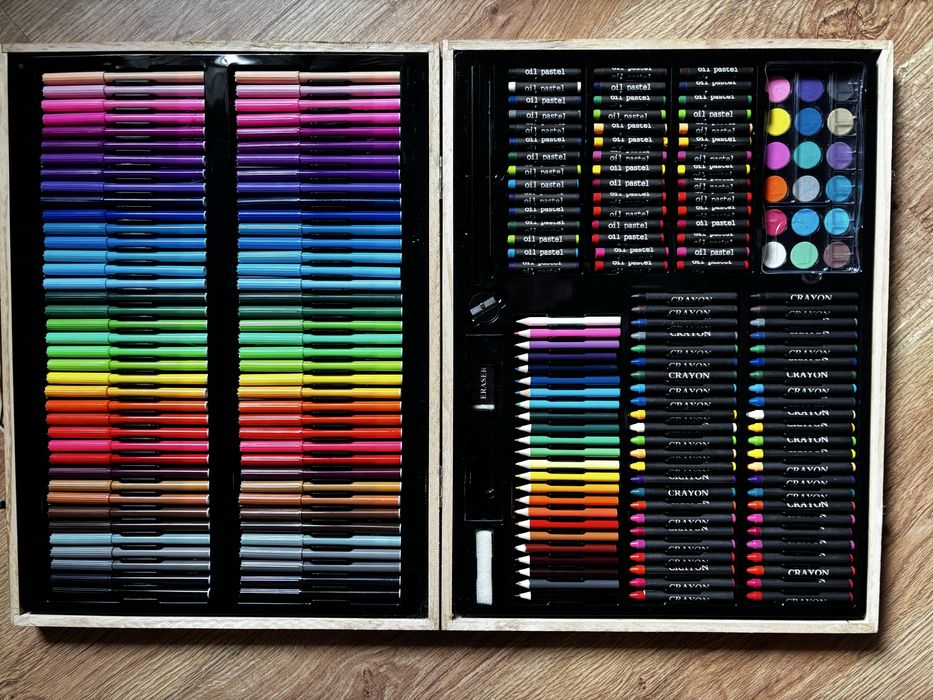 Estojo de Arte 220 peças - NOVO e COMPLETO - em estojo de madeira