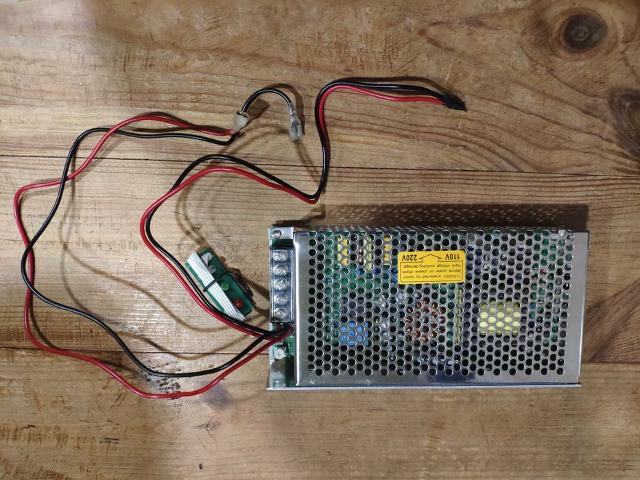 ДБЖ (UPS) 12 вольт 14 Ампер