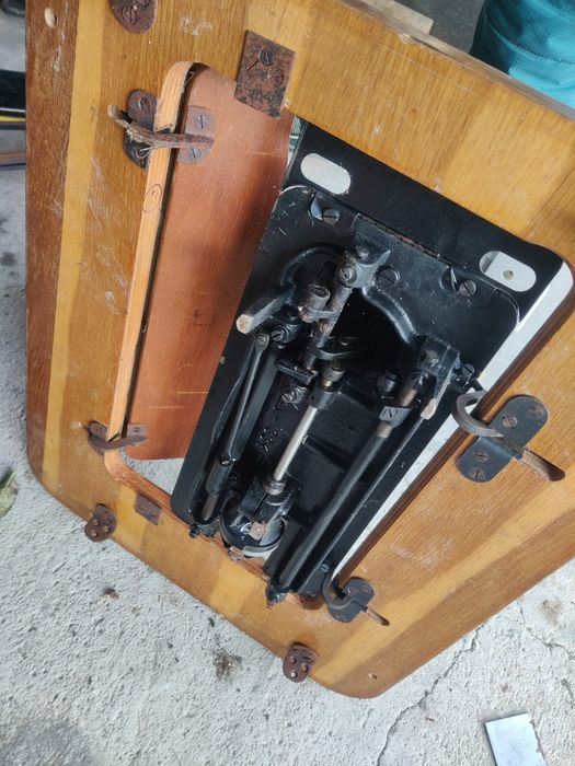 Zabytkowa maszyna do szycia Łucznik