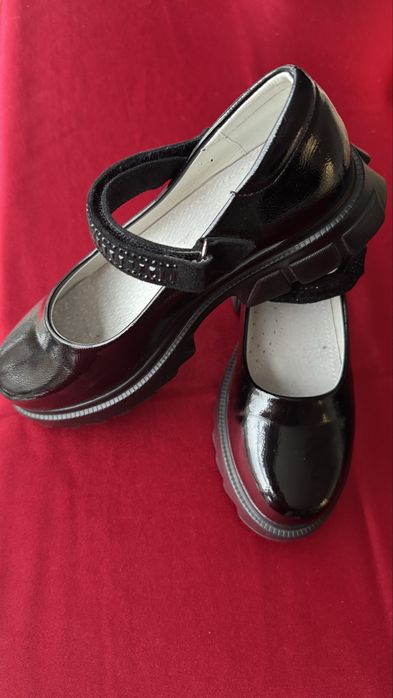 Туфлі лаковані 33-34розмір