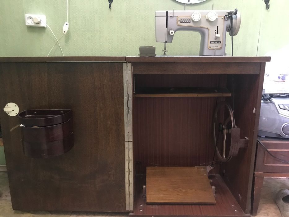 Продам швейну машинку б/у