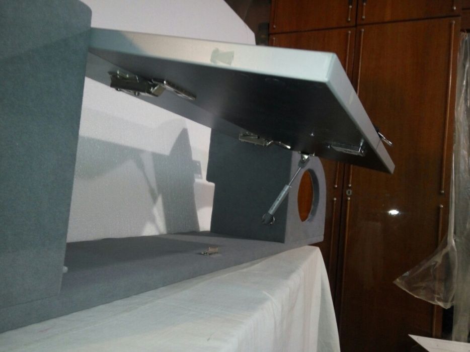 Полка подіум під динамік і "сейф" для спринтер.