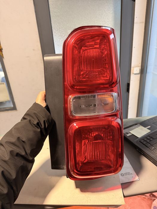 Farolim direito Citroen Jumpy / Spacetourer / Vivaro / Expert