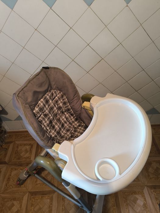 Стільчик для годування