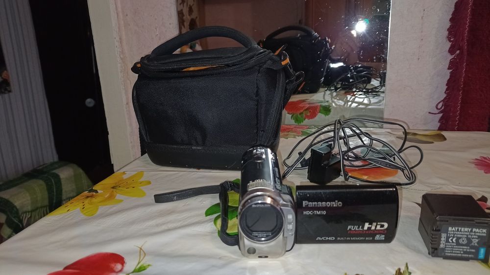 Видеокамера Panasonic TM 10