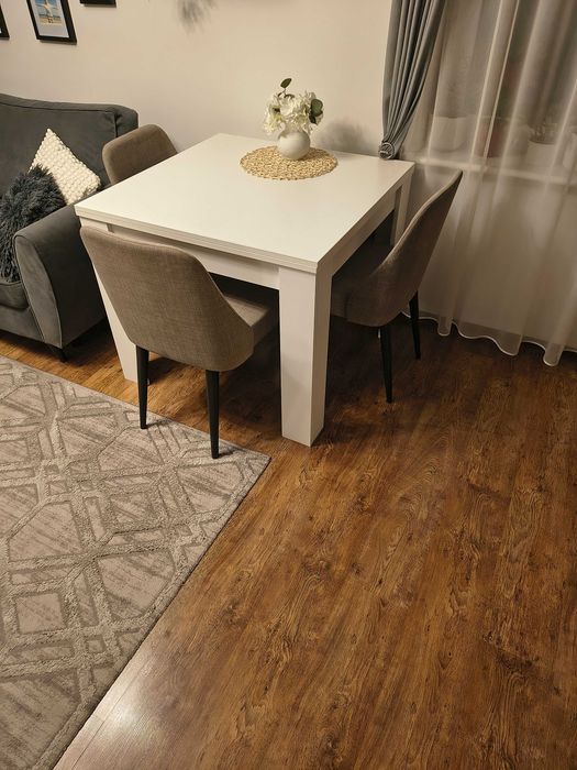 Sprzedam stół biały rozkładany