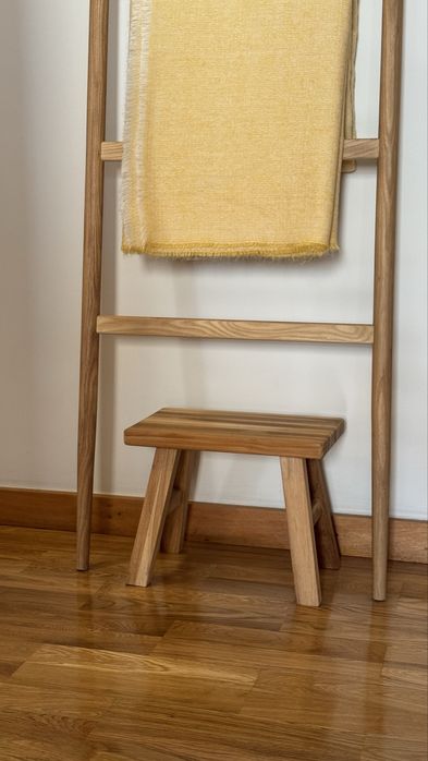 Banqueta / Banco  em Madeira