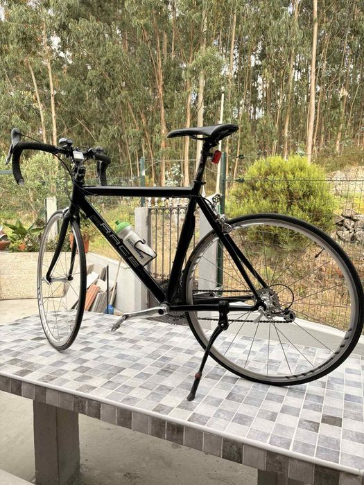 Bicicleta de estrada Race