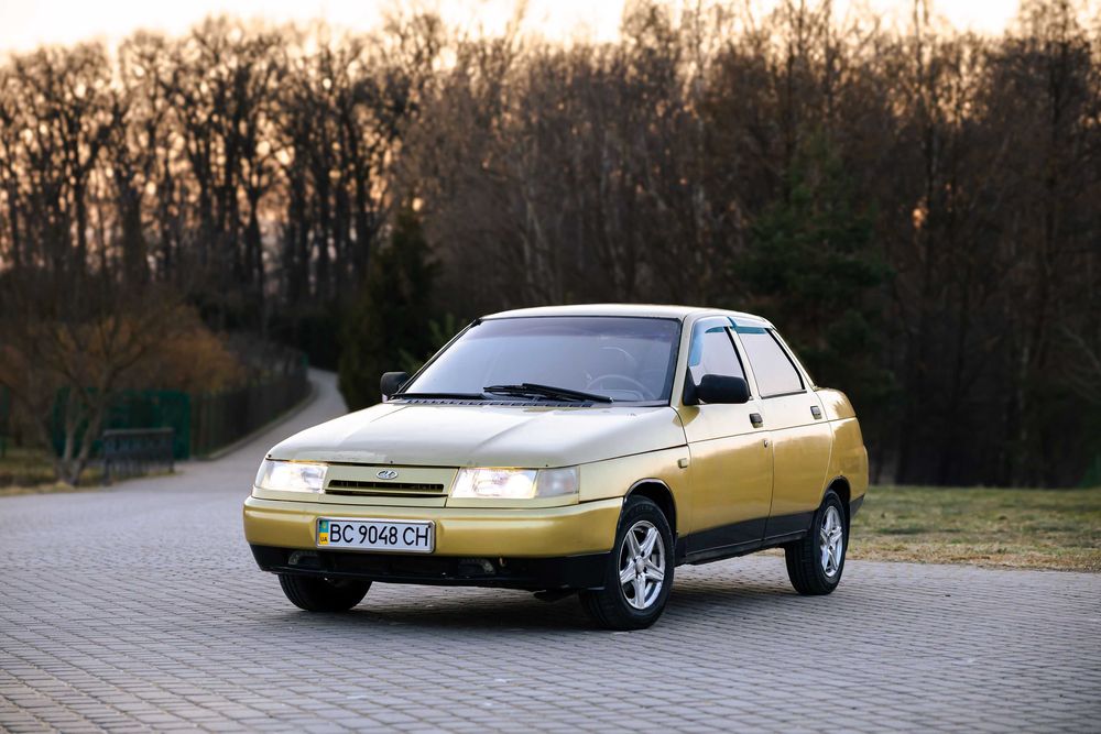 Автомобіль Лада 2110