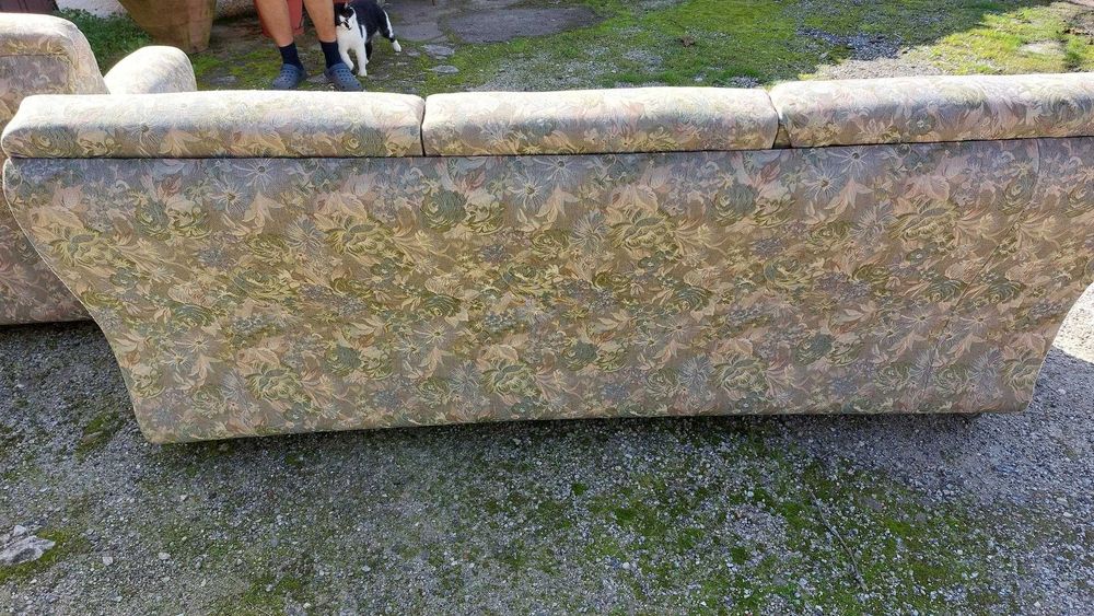 Terno de sofás em bom tecido