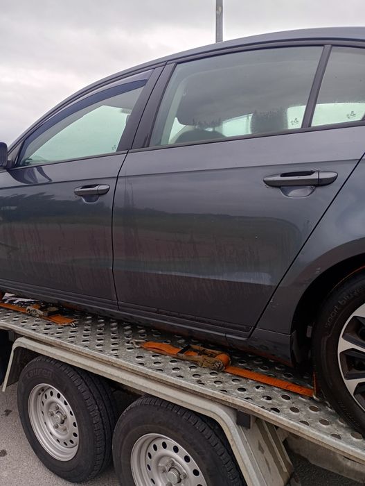 maska passat B7 przedni pas 2.0 tdi przedni zderzak passat B7