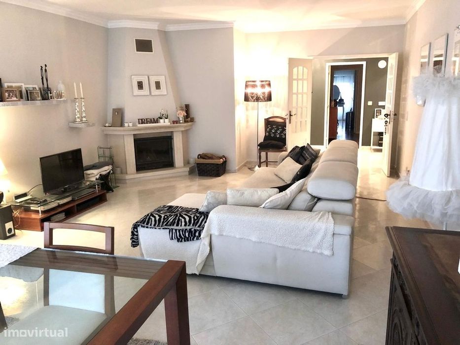 Apartamento T2 Arrendamento em Queluz e Belas,Sintra
