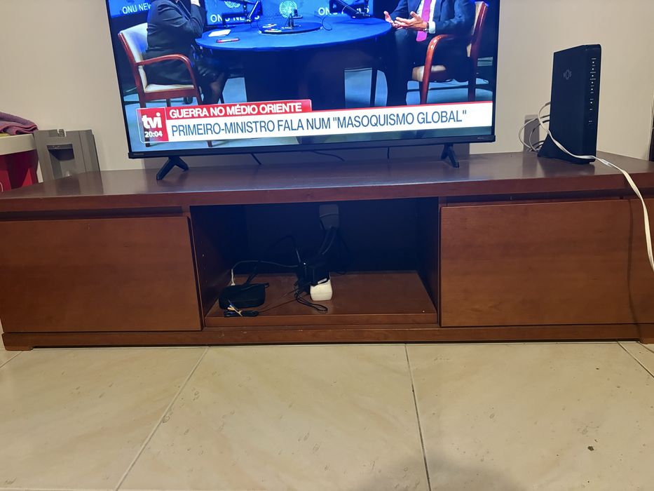 Movel de televisão em cerejeira