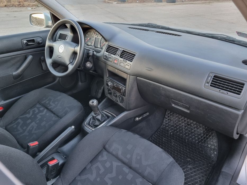 Volkswagen Bora 1.6 benzyna 2000r