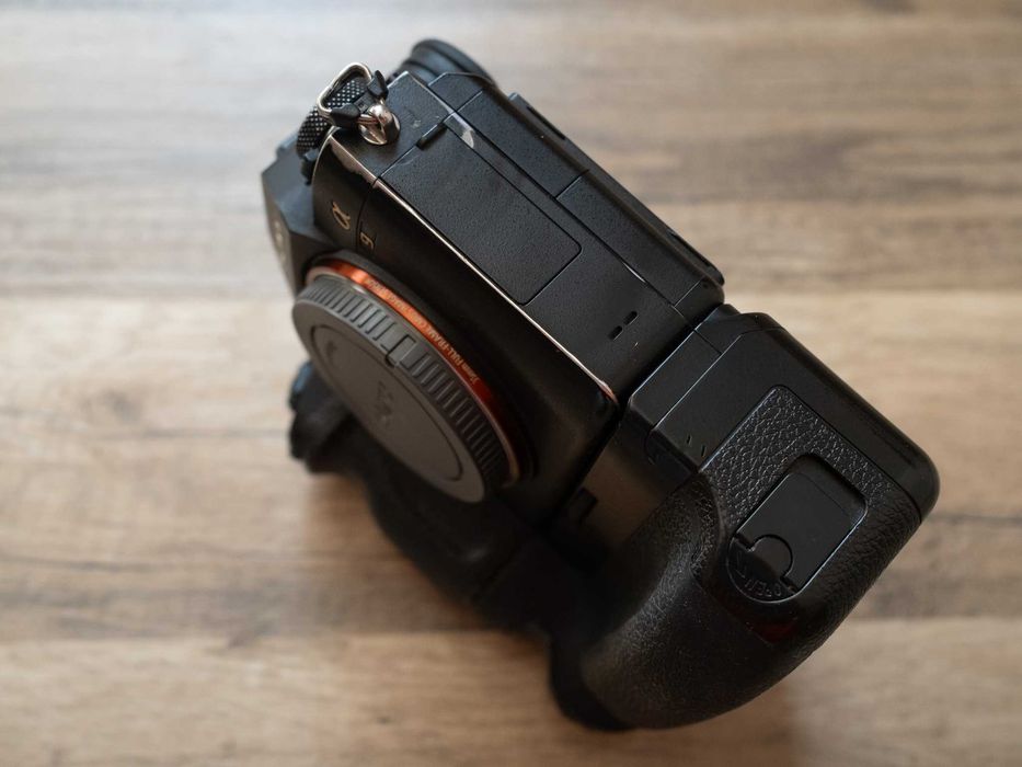 Câmera Sony A9 I + Grip Neewer
