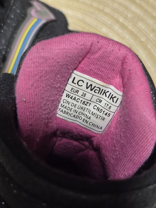 Демісезонні кросівки на дівчинку 28 розмір Waikiki