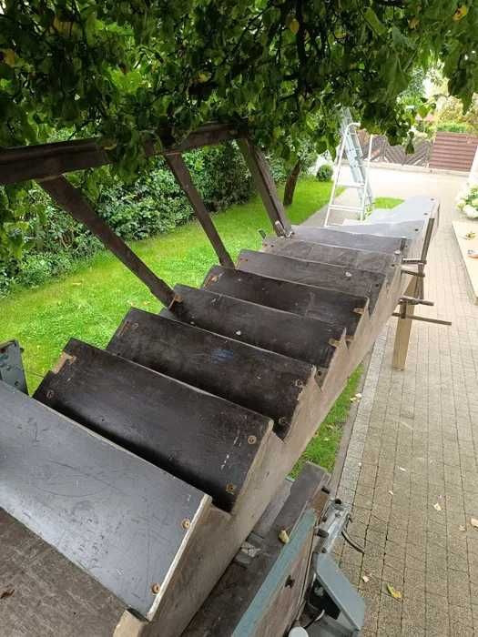 Schody sosnowe zabiegowe do renowacji lub przerobienia lewe