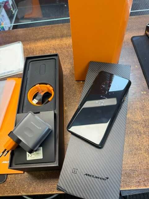 777/ OnePlus 7T PRO McLaren Edition 12/256