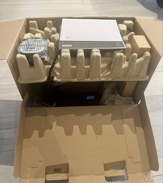 Maquina de cafe Nespresso Gran Lattissima nova