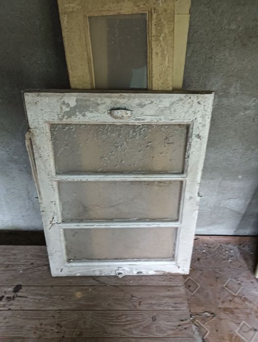 Portas e janelas antigas. Antiguidades