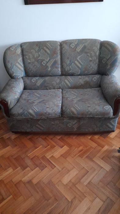 Sofá 2 lugares usado Ramalde • OLX Portugal