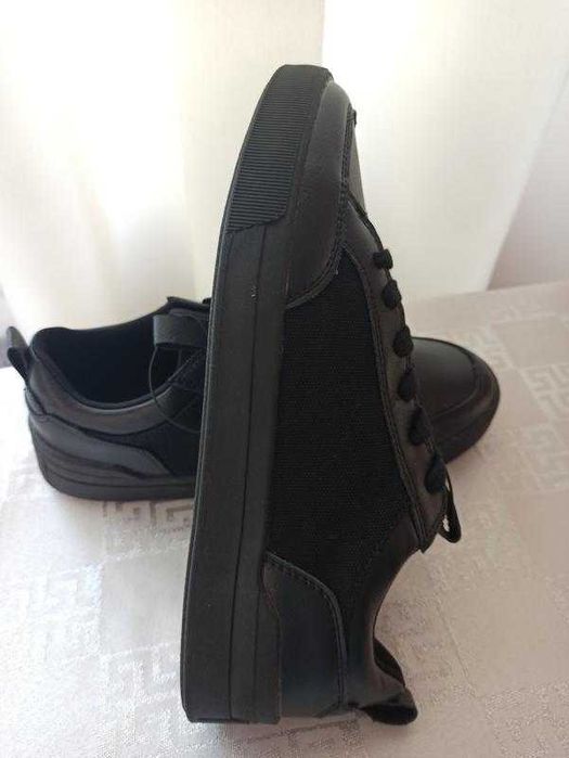 Кеди чоловічі в класичному стилі бренд Reserved .