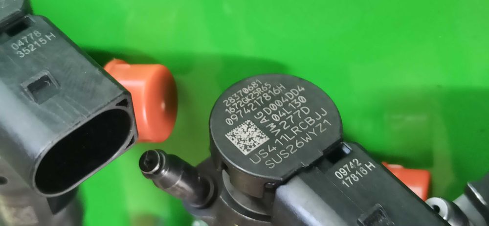 форсунка шкода  VW Фольцваген 1.6 tdi рено 1.6 DCI
28370681 04L130277D