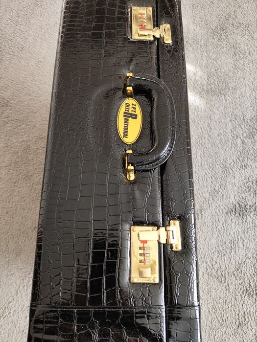 Набір посуду ZPT international Швейцарія в подарунковому кейсі  12 пр.