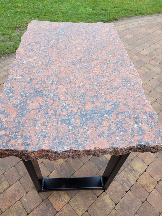 Stół Granitowy Czerwony Płomieniowany