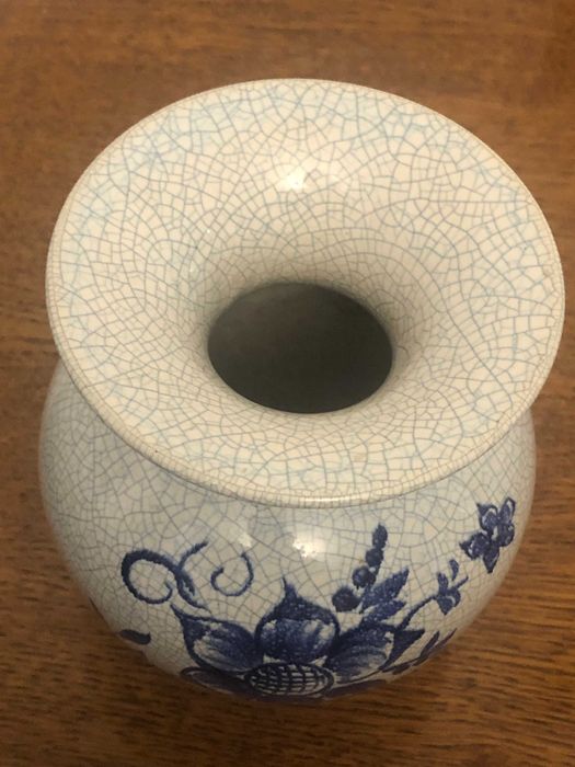 Ваза старовинна в стилі Делфт.