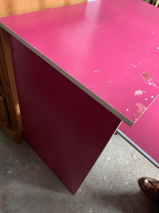 Secretaria rosa em madeira