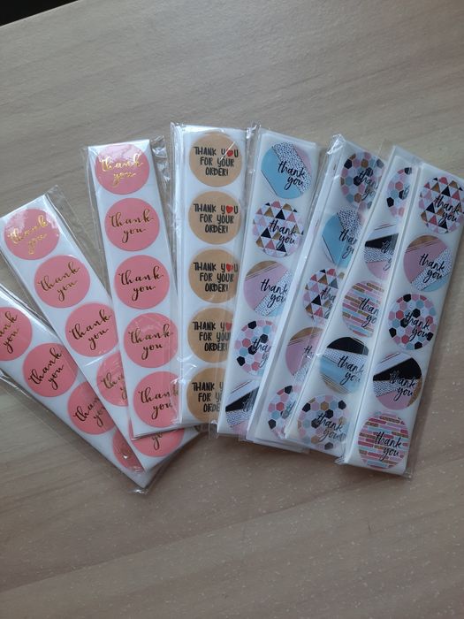 Autocolantes para embelezar as suas encomendas,pacotinho com 100 unid.