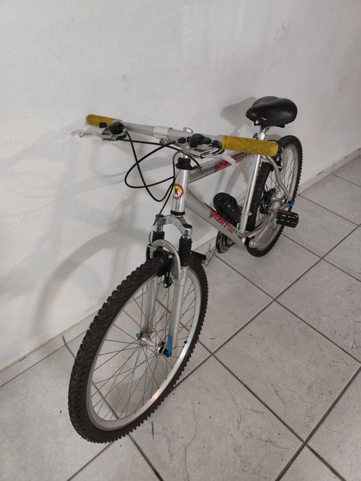 Bicicleta de qualidade com amortecedores pneumáticos