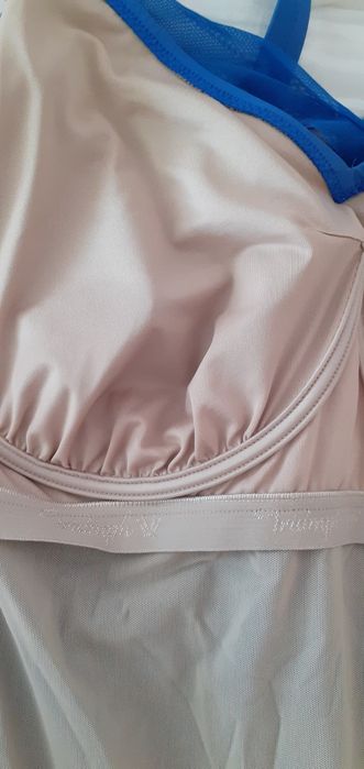 Stroj kąpielowy Triumph +gratis nowe ponczo i jedwabna apaszka