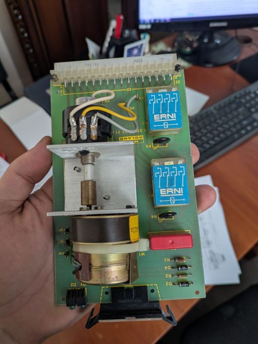 Roland 200 на запчастини