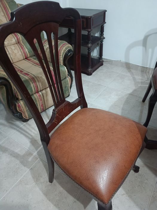 Mesa com 6 cadeiras