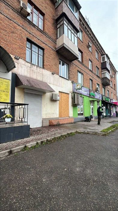 Здається в оренду приміщення на Червоній лінії біля зупинки!