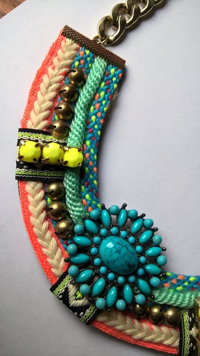 Colar redondo multicolor NOVO