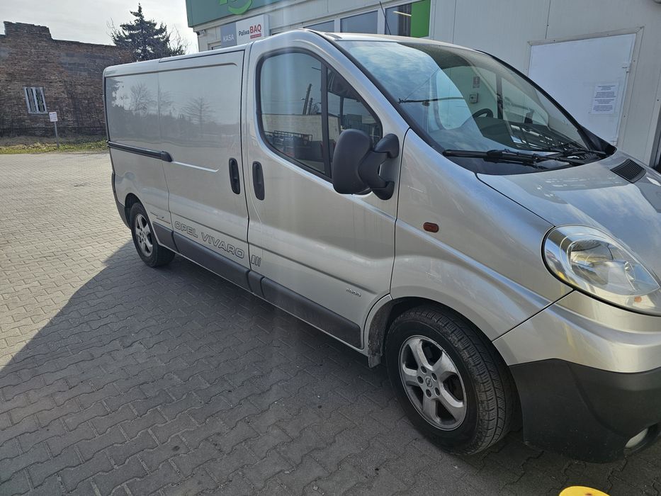 Renault trafic. Vivaro. AUTOMAT  long 2×drzwi hak klima. 2.5 diesel