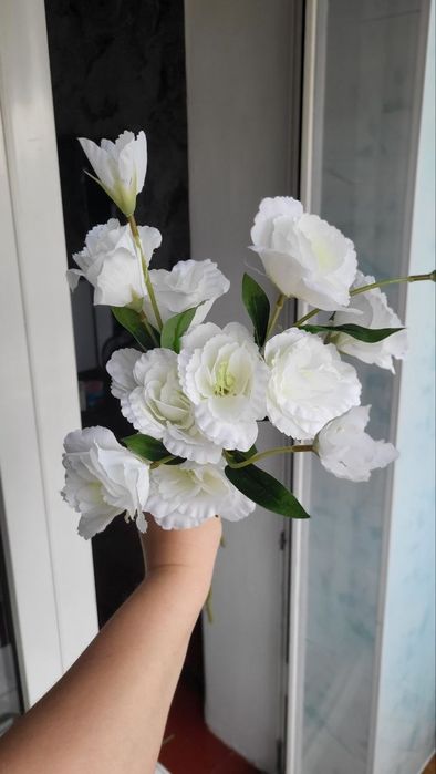 Штучні квіти, є 6шт