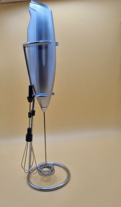 Nowy spieniacz elektryczny i przenośny do mleka na baterie