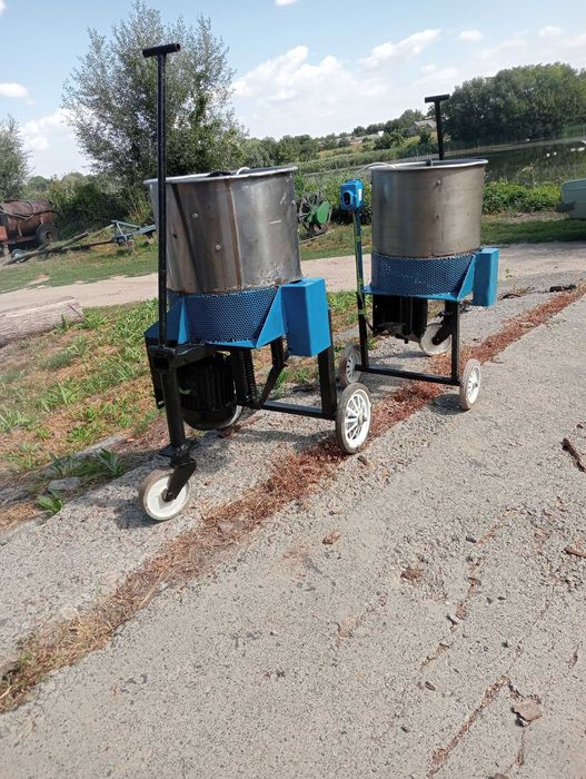 Міні-електрокомбайн для вибирання зернят з гарбуза-кабака