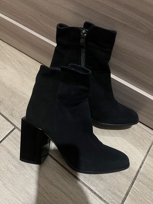 Ботинки жіночі замшеві